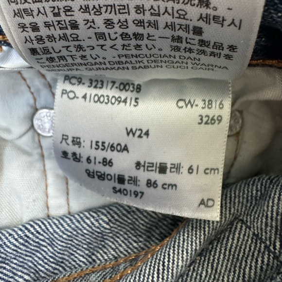 Levi’s 501 Jean Shorts - Picture 4 of 4